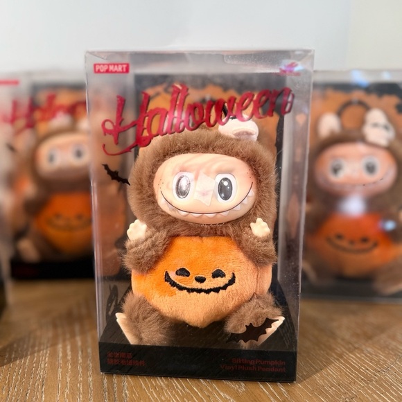 Pop Mart Labubu Halloween Limited Edition Vinyl Plush Pendant Figure - Picture 2 of 8